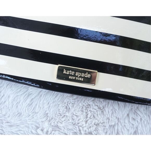 Kate Spade Lolly Chelsea Patent Leather Wristlet - Picture 3 of 5